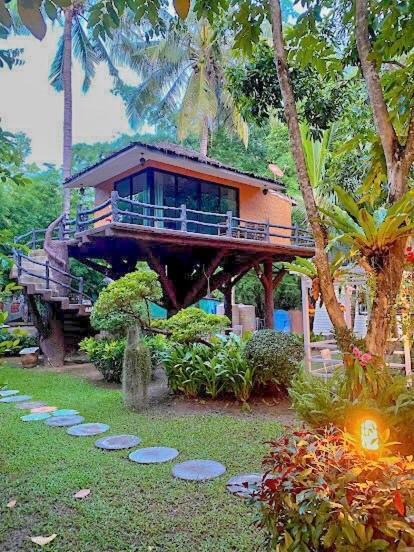 Hotel Baan Pong Tara Suan Phueng Exterior foto