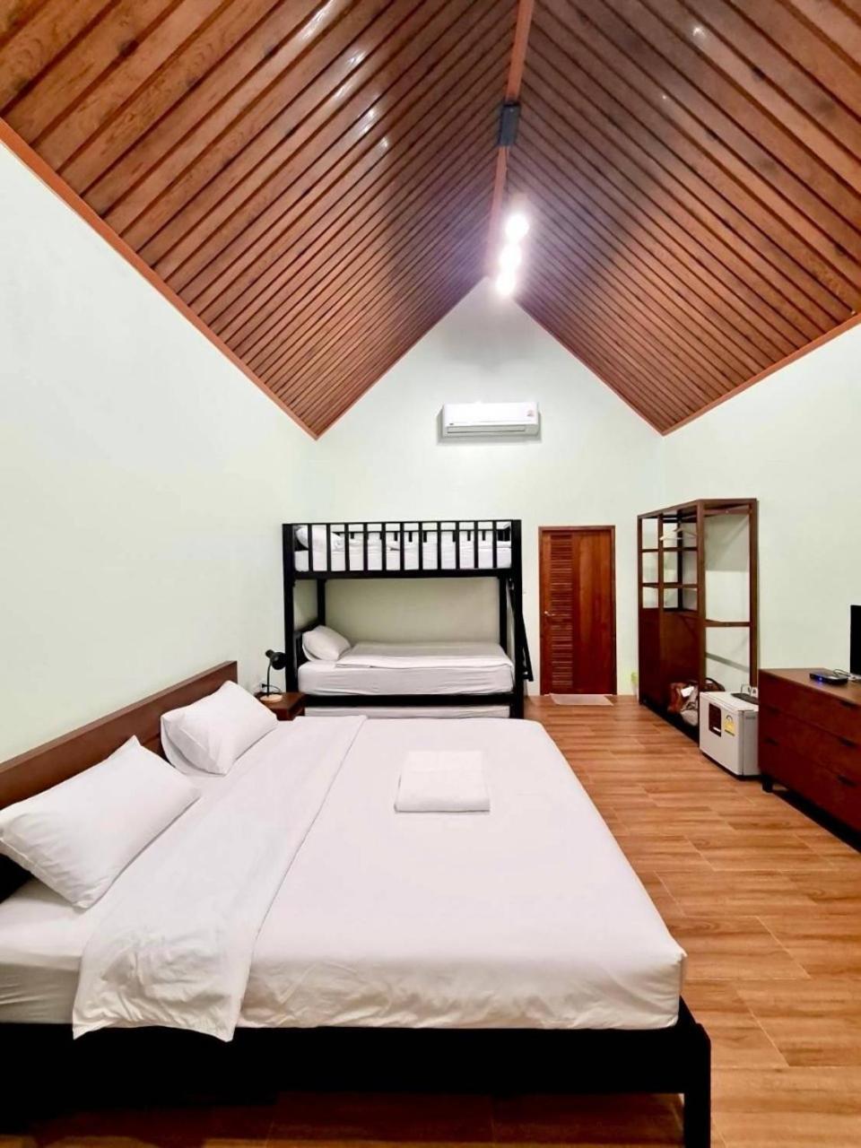 Hotel Baan Pong Tara Suan Phueng Exterior foto