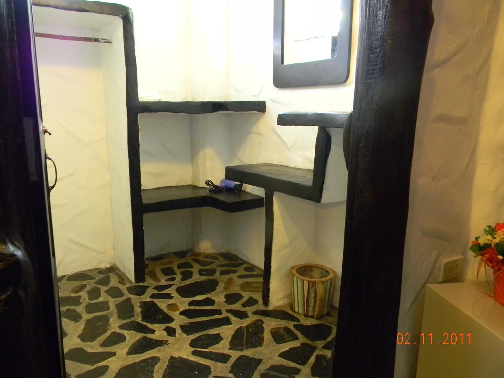 Hotel Baan Pong Tara Suan Phueng Habitación foto