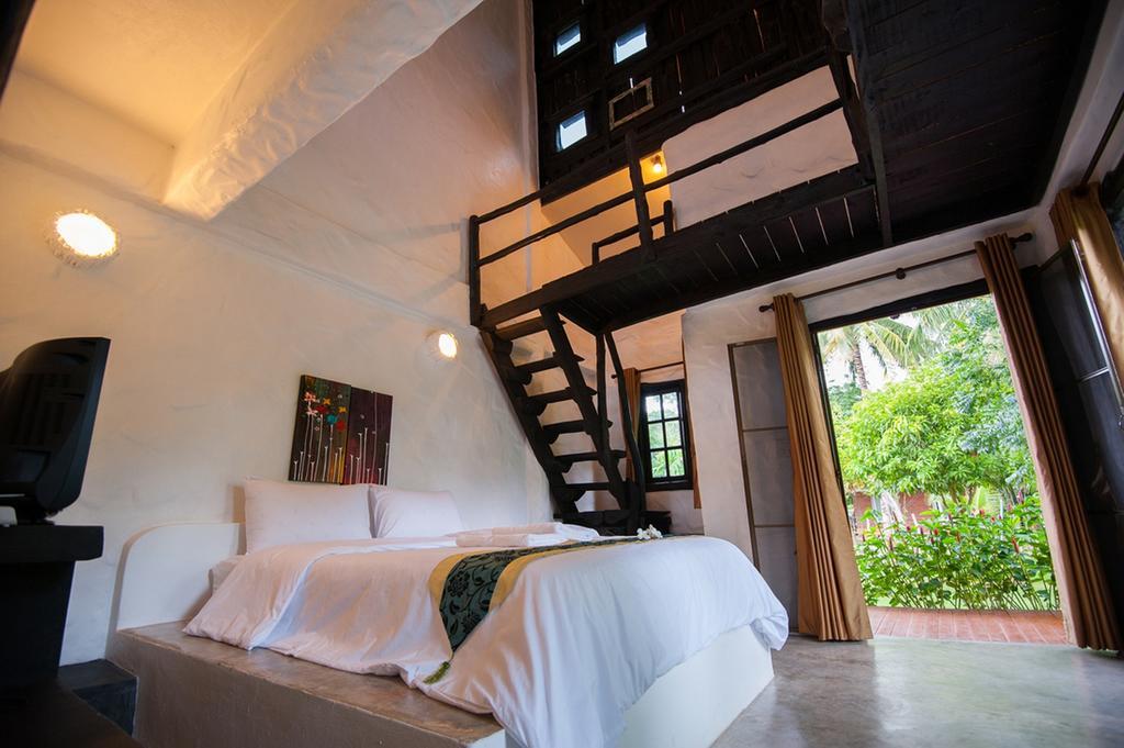 Hotel Baan Pong Tara Suan Phueng Habitación foto