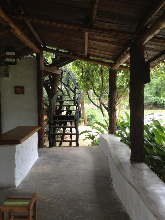 Hotel Baan Pong Tara Suan Phueng Exterior foto