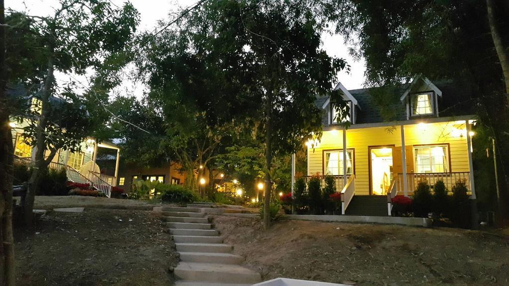 Hotel Baan Pong Tara Suan Phueng Exterior foto