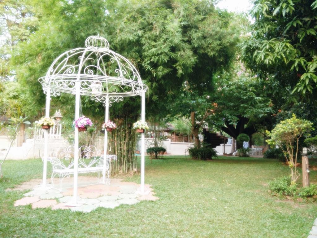 Hotel Baan Pong Tara Suan Phueng Exterior foto
